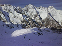 Pistas de esquí alpino de Piau-Engaly, situada entre 1860m y 2600m, sobre 550 héctareas y dos vertientes, en Hautes-Pyrénées, en la región Midi-Pyrénées, en Francia Pistas de esquí alpino de Piau-Engaly